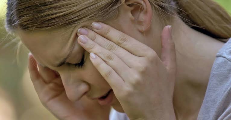 Neck Pain and Dizziness: Understanding the Hidden Link Between Your Neck and Balance 2 Daily Habits That Can Trigger Neck Pain and Dizziness