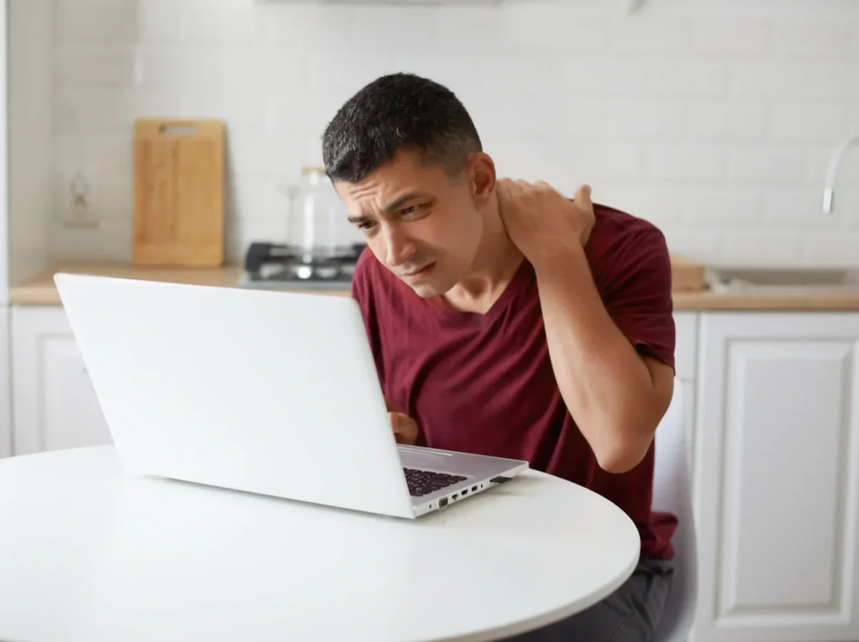 Neck & Shoulder Pain: Causes, Symptoms & Treatment Guide