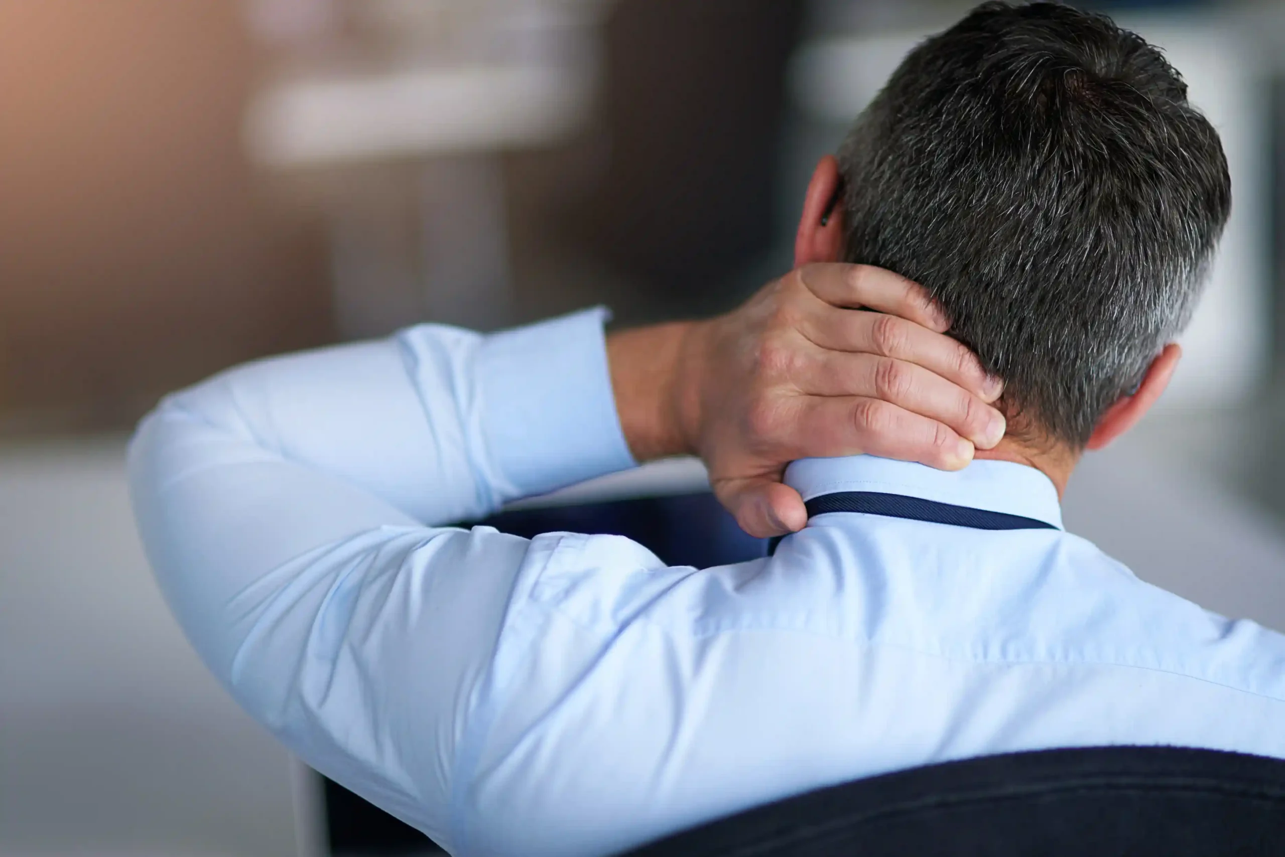 4 Red Flags That May Indicate Serious Neck Pain