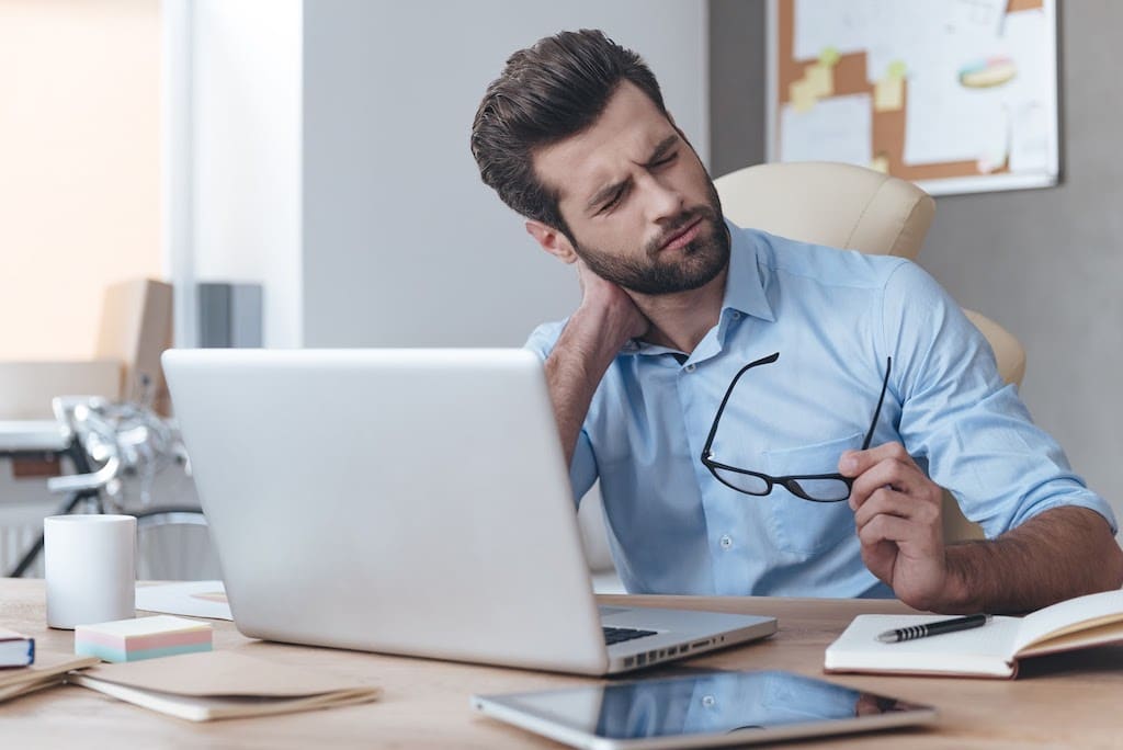 What is neck pain at work, and how is it treated? 1 Symptoms of Office Neck Pain